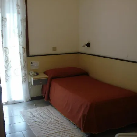 Ξενοδοχείο Roby 3*